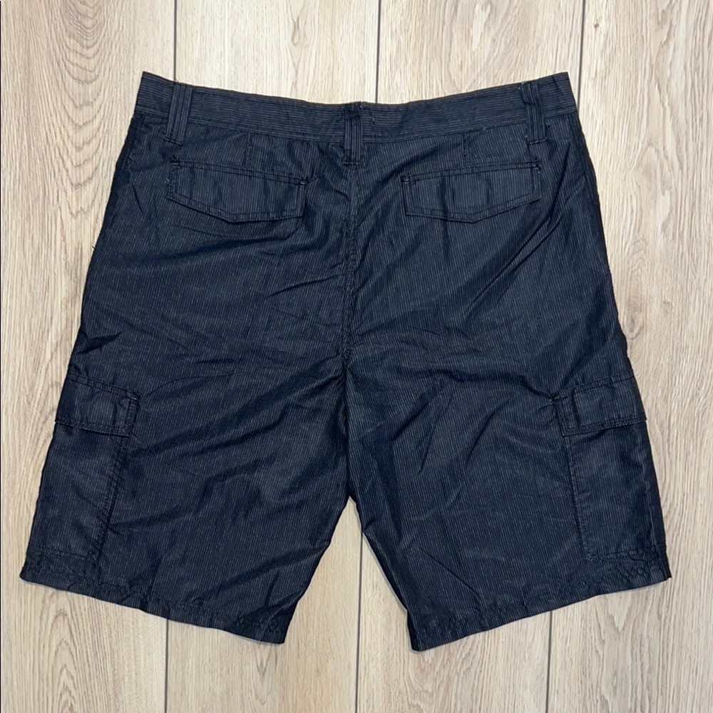 🛍️ 3 for $20 🛍️ - NWOT - Black Striped Cargo Shorts with Sturdy Cotton Blend - Picture 5 of 6